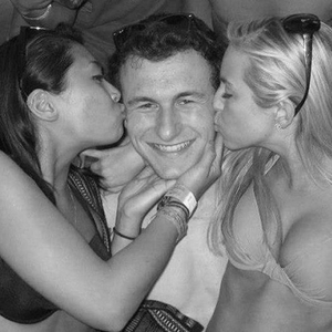 黑人麦克到日本朋友家做客
